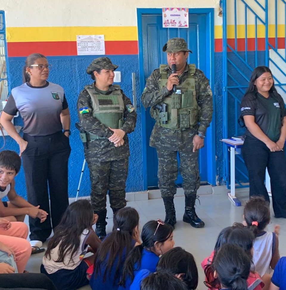 Polícia Ambiental e SEMMA promovem palestra sobre preservação ambiental em escola de Guajará-Mirim