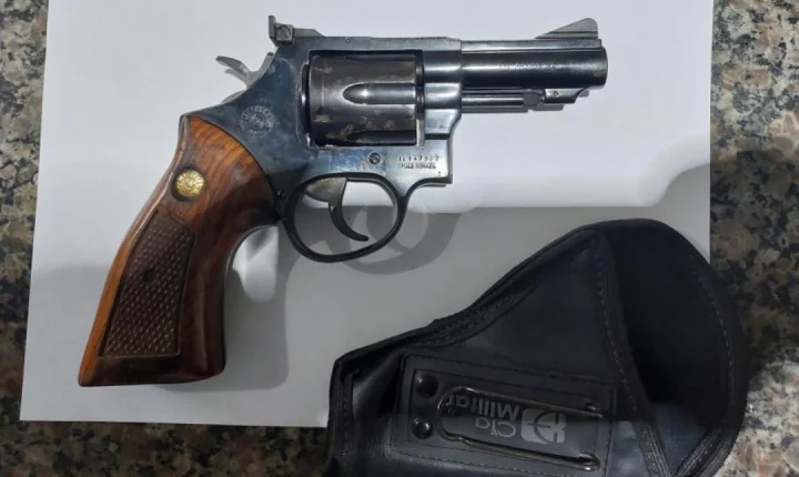 Homem é conduzido à delegacia após arma ser encontrada em bagagem no Aeroporto de Cacoal