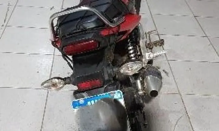 PM RECUPERA MOTO ROUBADA E PRENDE SUSPEITO